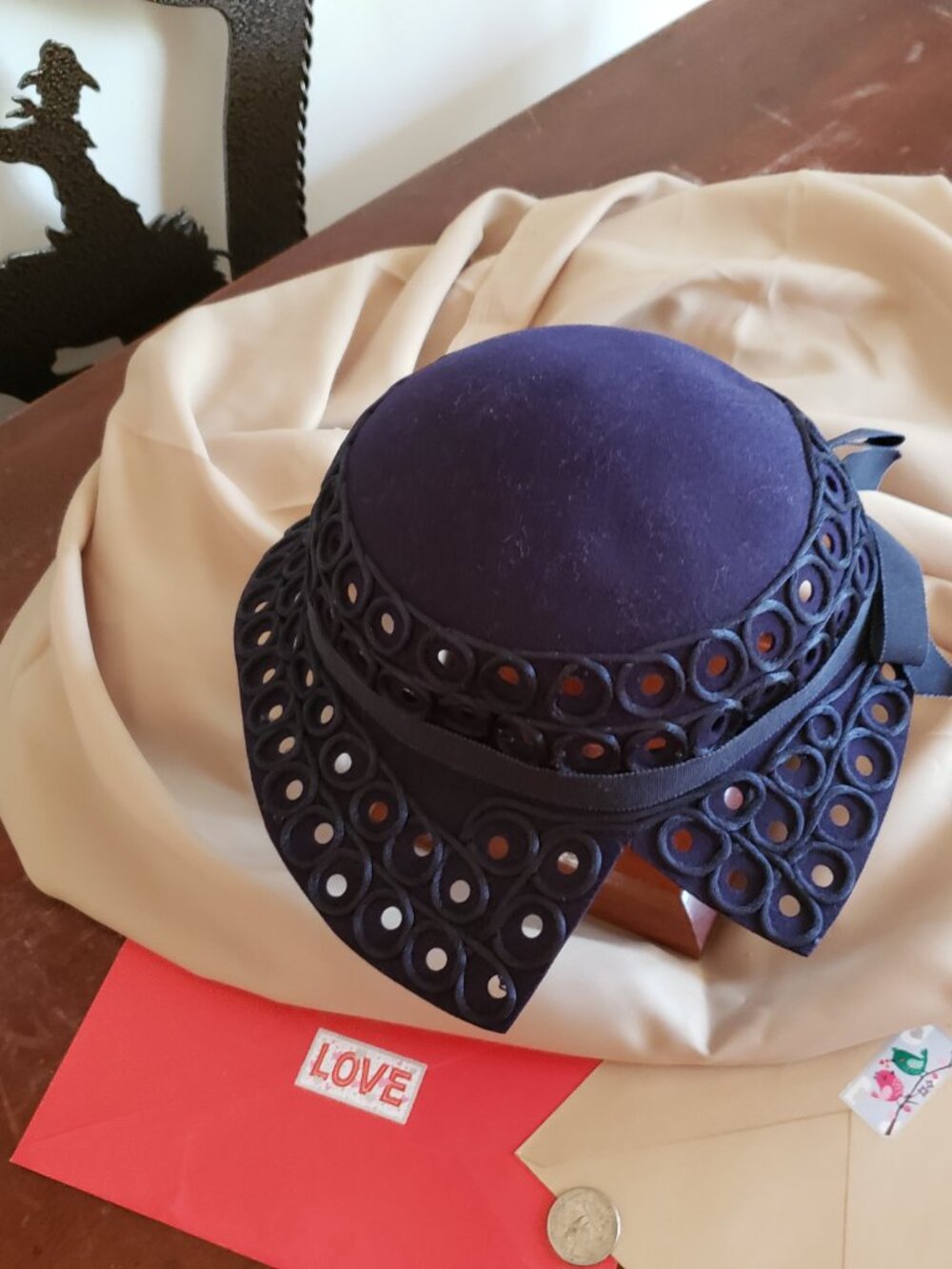 VINTAGE MERRIMAC HAT, BEAUTIFUL NAVY BLUE STLYLISH GO TO TOWN HAT 1950'S - Picture 5 of 8